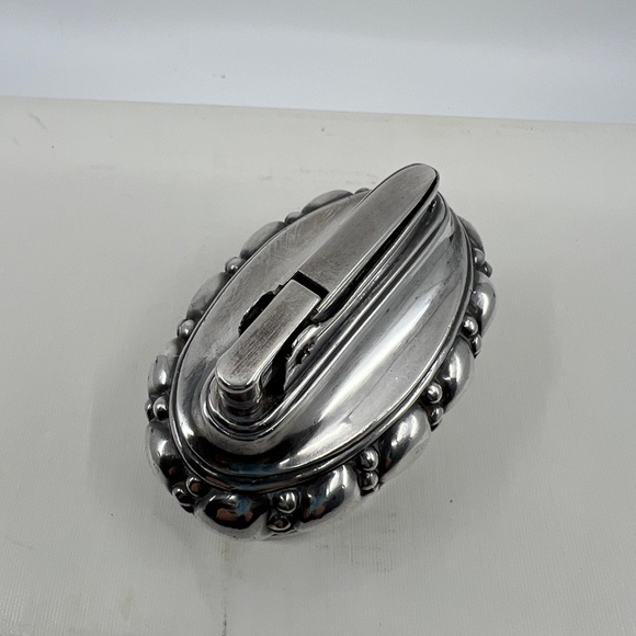 MidCentury American Silver Plate Art Deco Crown Table Lighter by Ronson - Picture 10 of 10